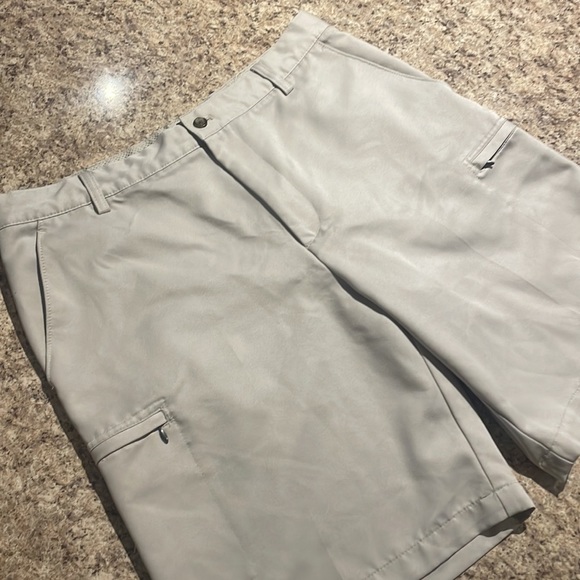 IZOD GOLF SHORTS - Picture 4 of 5